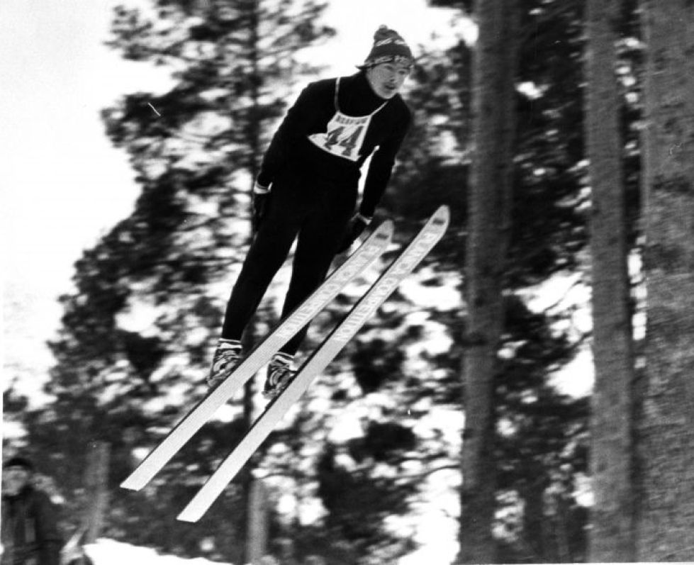 Rääkkylän Kipinän Esa Leinonen hyppäsi menestyksekkäästi vuonna 1975.