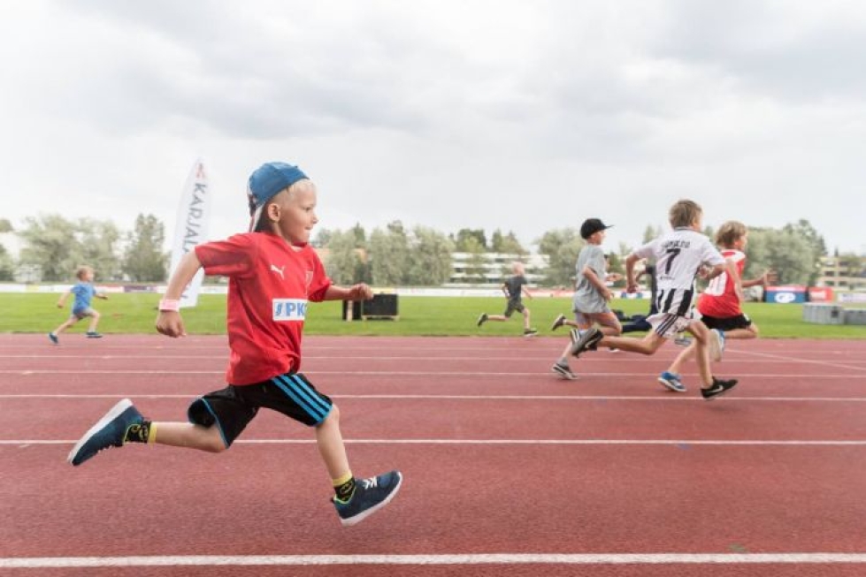 Joensuulainen Miro Laakkonen, 5, nautti juoksemisesta Ipanasprintissä.