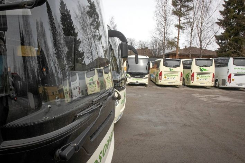 Matka-Kososen busseista lähes kaikki ovat seisoneet tanakasti Kerimäen varikolla.