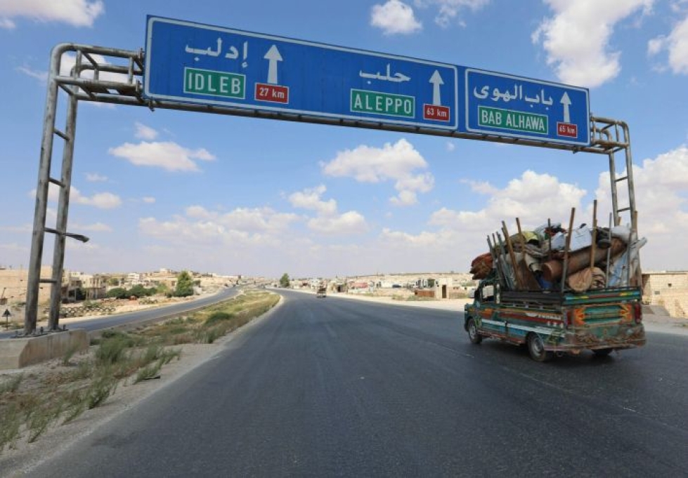 Asukkaita pakeni maanantaina Idlibistä kohti Turkin-vastaista rajaa. Lehtikuva/AFP