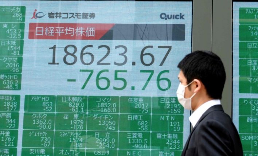 Tokion pörssi avautui noin kolmen prosentin laskuun. LEHTIKUVA / AFP