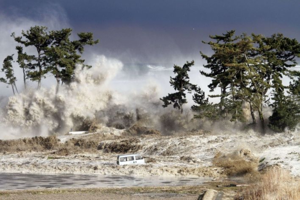Voimakas maanjäristys sysäsi liikkeelle tsunamin, joka tuhosi laajasti rannikkoa. LEHTIKUVA/AFP