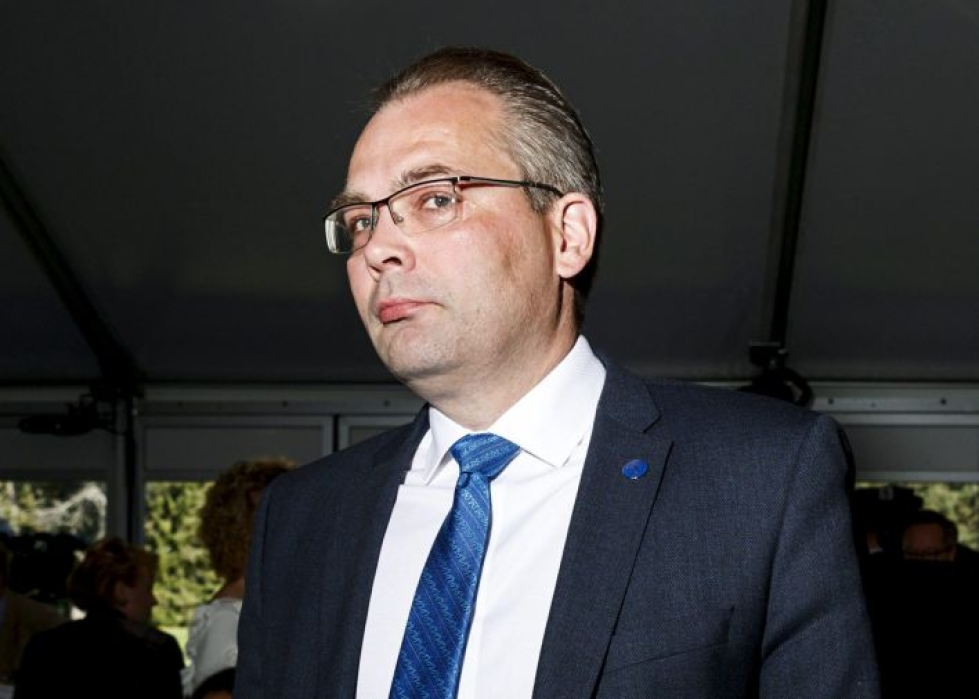 Puolustusministeri Jussi Niinistö kertoi heti uutisen jälkeen laittavansa vireille lain, jolla kaksoiskansalaisten pääsy sotilasvirkoihin voitaisiin estää. LEHTIKUVA / RONI REKOMAA
