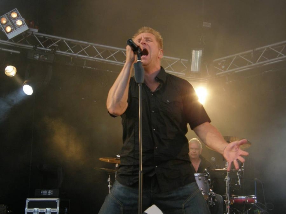 Olli Lindholmin Yö-yhtye saapuu kiertueellaan Joensuuhun 2. joulukuuta.