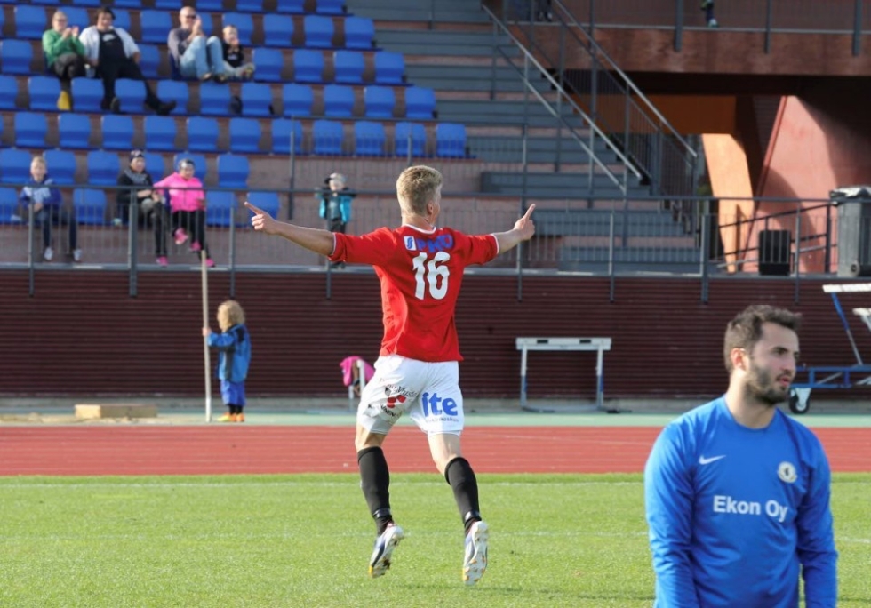 Risto Kahelin pääsi sunnuntaina tuulettamaan useaan otteeseen, kun Jippo tehtaili yhteensä seitsemän maalia.