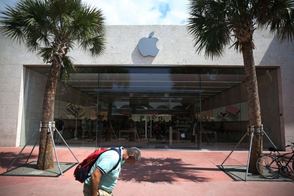 Applen liike Miami Beachilla Floridassa. Asiantuntijat uskovat, että iPhonien myyntiluvuissa suurin piikki on jo takanapäin. LEHTIKUVA/AFP
