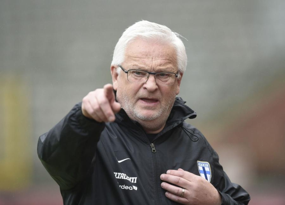 Suomen päävalmentaja Hans Backe odottaa motivoivaa ja mielenkiintoista ottelua Saksaa vastaan. LEHTIKUVA / AFP
