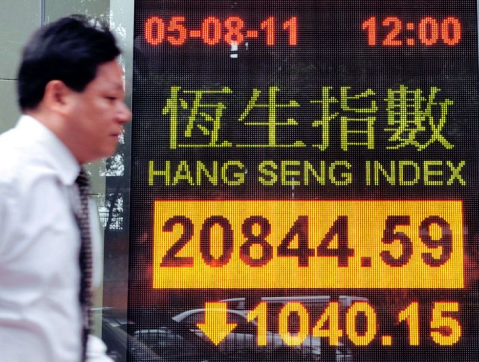 Koronaviruksen ohella Hongkongin pörssikursseja painoivat huolet erityishallintoalueen tulevaisuudesta.  LEHTIKUVA/AFP