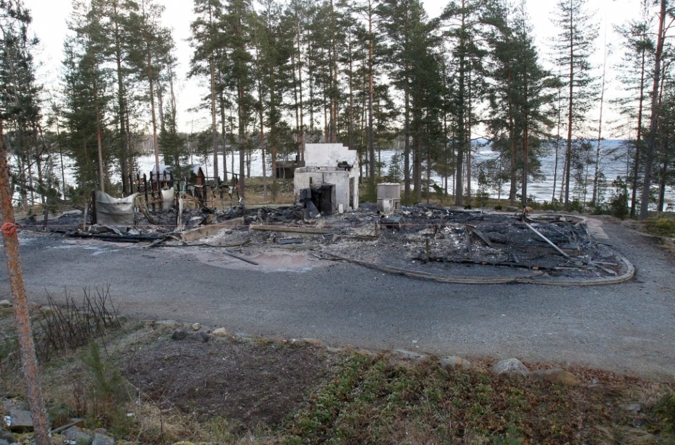 Noin sataneliöinen omakotitalo paloi perjantaina aamuyöllä Kunnasniemellä.