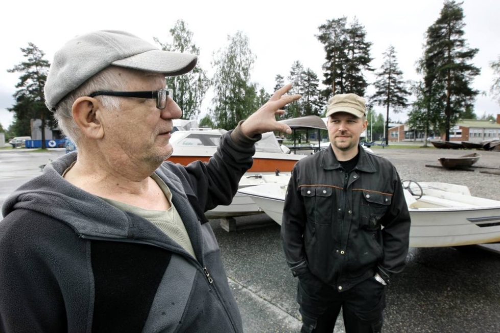 Markku ja Panu Kervinen kiertelivät etsimässä edullista kalastusvenettä.  - Tarve olisi sopivalle pulpettiveneelle mökkikäyttöön.