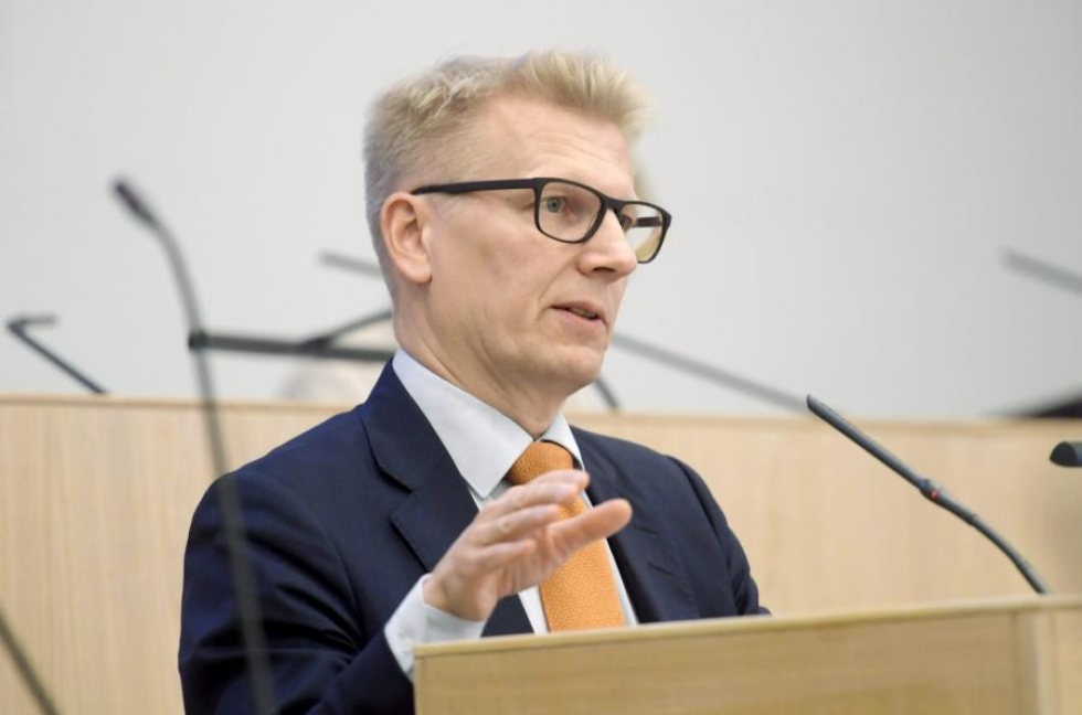 Kimmo Tiilikainen muistutti Kari Kulmalaa siitä, että SRVA-toiminta on kirjattu riistanhoitoyhdistysten lakisääteisiin tehtäviin.