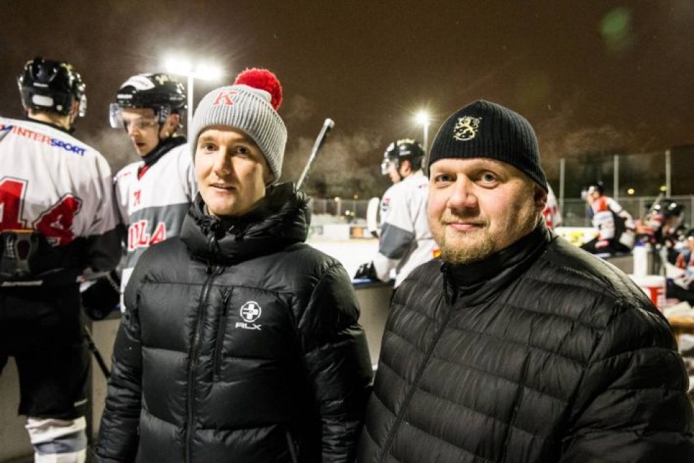 Mikko Koivunoro (oik.) ja manageri Jaakko Lipponen (vas.) viime talven ulkoilmaottelussa.