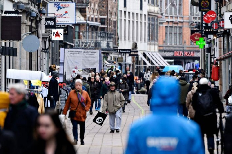 Tanskan terveysviranomaisten arvion mukaan viruksen leviäminen maassa on saatu hallintaan, ja rajoituksia aletaan höllentää. LEHTIKUVA/AFP