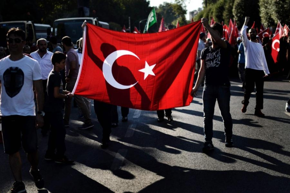 Turkin pääministeri mukaan yli 2 800 sotilasta on pidätetty epäiltynä osallisuudesta vallankaappausyritykseen. LEHTIKUVA/AFP