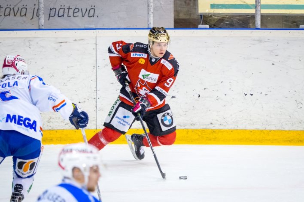 Joonas Larinmaa pelaa kauden ensimmäisessä pelissä ykkösketjussa.