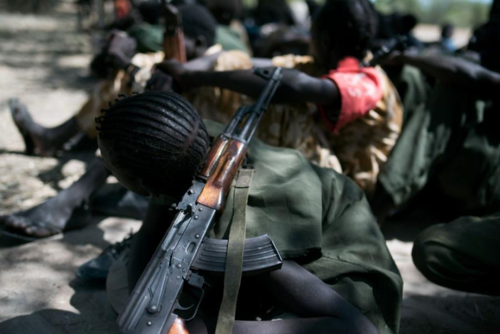 Unicefin mukaan kolme vuotta kestäneen konfliktin aikana lapsia on värvätty aseryhmiin yhteensä noin 17 000 Etelä-Sudanissa.  LEHTIKUVA/AFP