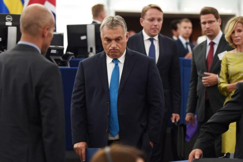 Strasbourgissa Ranskassa koolla oleva EU-parlamentti ottaa tänään ja huomenna kantaa siihen, uhkaako Unkarin kehitys EU:n perustavia arvoja ja pitäisikö sitä vastaan aloittaa poikkeuksellinen kurinpitomenettely eli aktivoida artikla 7. Artiklan aktivoiminen voi lopulta johtaa äänioikeuden viemiseen. Kuvassa Unkarin pääministeri Viktor Orban. LEHTIKUVA / AFP