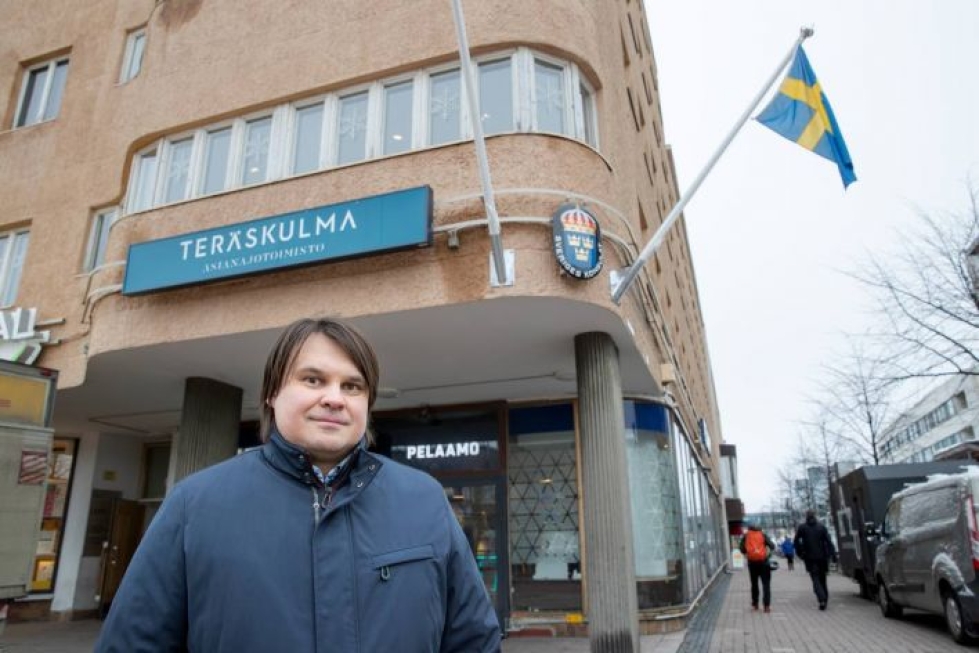 Asianajaja Esa Kärnä on toiminut Ruotsin kunniakonsulina vuodesta 2018 alkaen. Joensuussa Ruotsin kunniakonsulaatti on ollut vuodesta 1991.