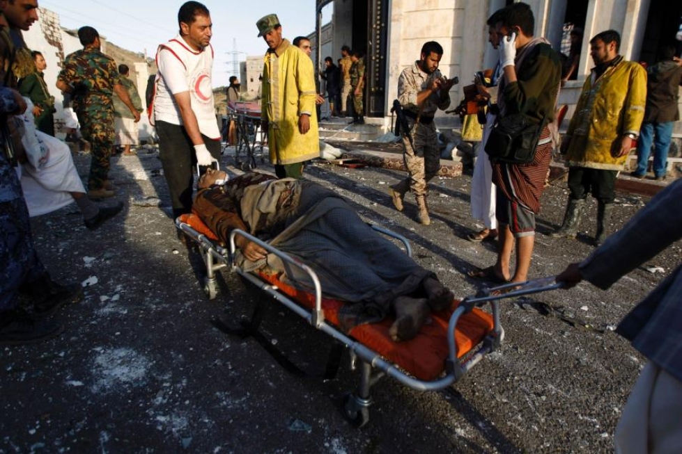 Lähes 7 000 ihmistä on kuollut sitten viime vuoden maaliskuun, jolloin Saudi-Arabian johtama liittouma aloitti iskut Jemenin hallituksen tueksi. LEHTIKUVA/AFP