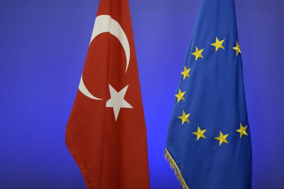 Turkki on uhannut vesittää yhteistyön Euroopan pakolaiskriisin hoidossa, jos se ei saa viisumivapautta kesäkuun loppuun mennessä. LEHTIKUVA/AFP