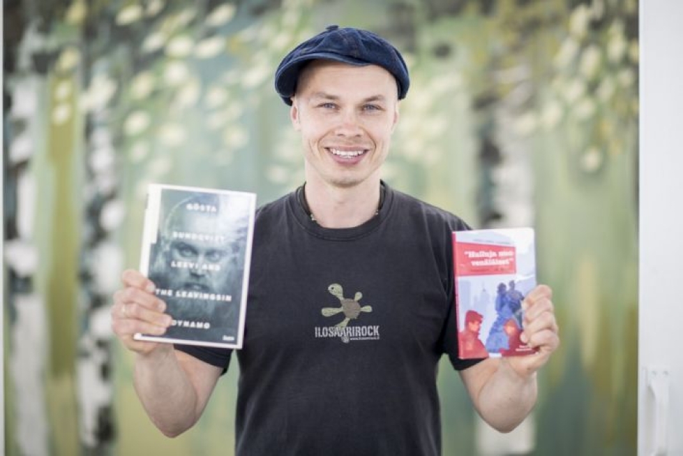 Ilja Teppo lukee parhaillaan Gösta Sundqvistin elämäkertaa. Ajatuksia on viime aikoina herättänyt myös Anna-Lena Laurénin Venäjä-kirja.