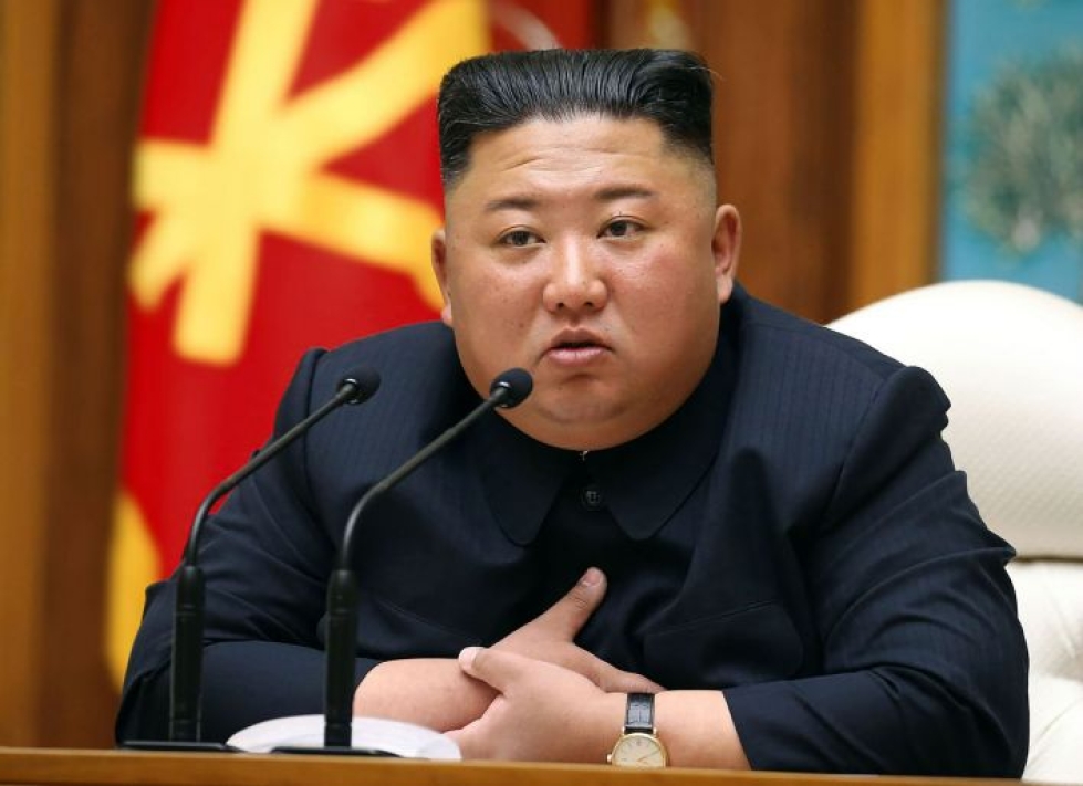 Pohjois-Koreaa johtava Kim Jong-un on esittänyt harvinaisen pahoittelunsa eteläkorealaisen viranomaisen ampumisen takia. LEHTIKUVA / AFP