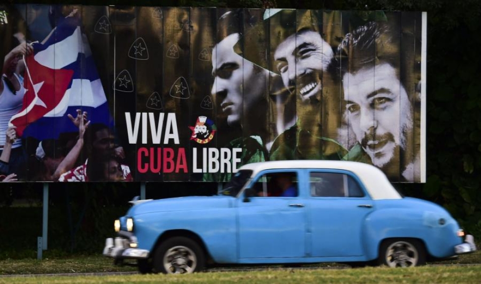 Vallankumousaukiolle odotetaan väkijoukkoja jättämään jäähyväisiä Fidel Castrolle. Lehtikuva/AFP