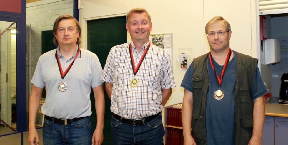 Risto Niemelä (vas.), Marko Jönhede ja Juha Kettunen ovat 15-minuuttisten mitalistit. 