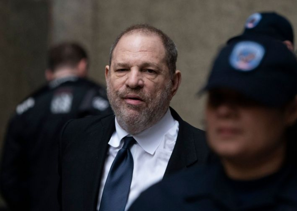 Sopiminen ei vapauta Harvey Weinsteinia rikossyytteistä. LEHTIKUVA/AFP