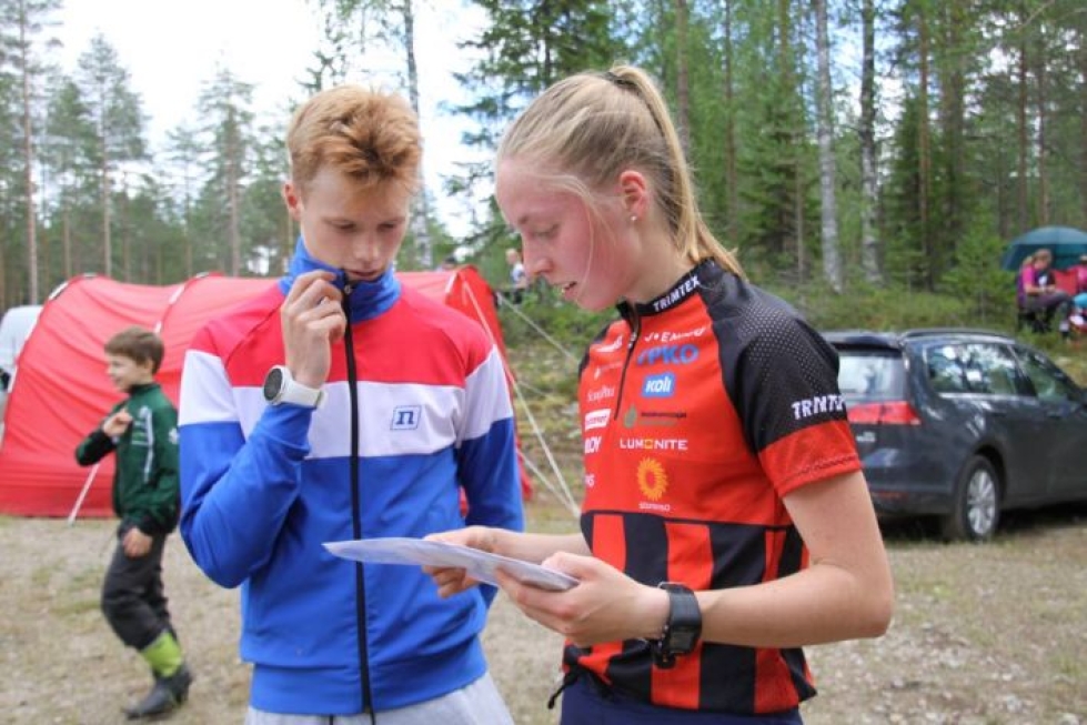 Touko Seppä ja Siiri Silvennoinen voittivat yleisten sarjojen kokonaiskilpailut ylivoimaisesti.