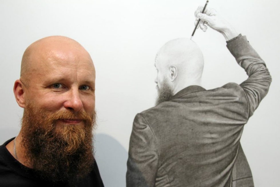 Nurmekselaisen kuvataiteilija Anssi Mikael Okkosen näyttely Piirtämisen ilosta on esillä Lieksan kulttuurikeskuksessa.