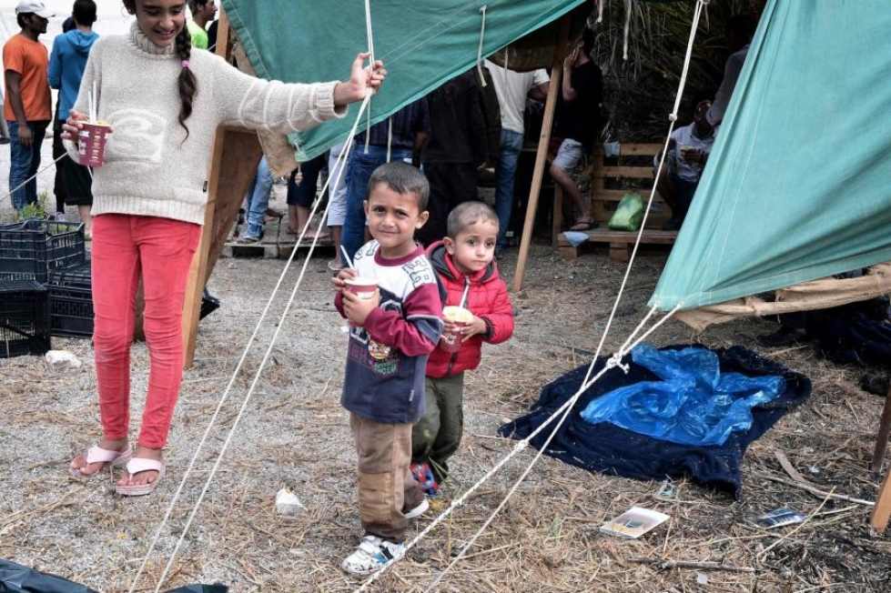 Jos vedonlyöjien kertoimia on uskominen, palkinto annetaan meren yli tulleiden pakolaisten auttamisesta Kreikassa. LEHTIKUVA/AFP