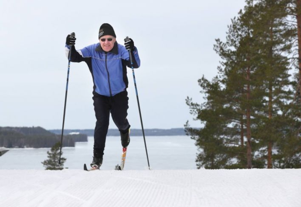Kontiolahden ampumahiihtostadionin hiihtoladut olivat hiihtokunnossa puolen vuoden ajan. Kalle Leskinen sivakoi laduilla maaliskuun lopussa.