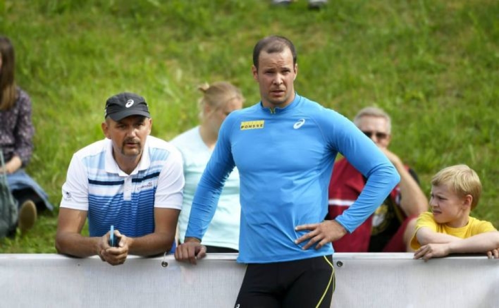 Tero Pitkämäki ja valmentaja Hannu Kangas pyrkivät löytämään kauden parhaan heittovireen Lontoon MM-kisoissa.