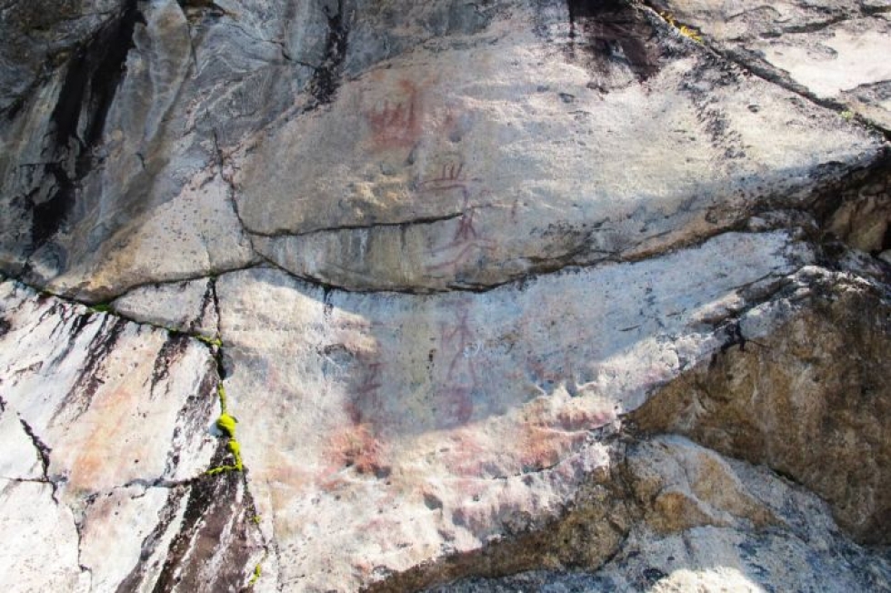 Esihistorialliset Astuvansalmen kalliomaalaukset ovat antaneet innoituksen Eeva Tikan ensimmäiselle runoteokselle Kalliomaalaus.