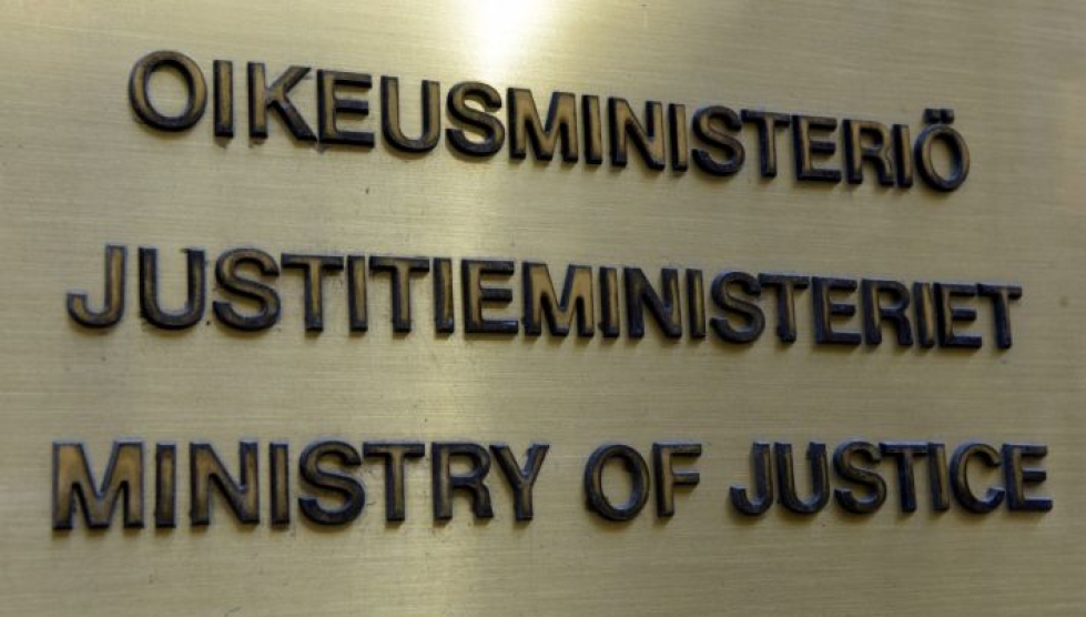 Oikeusministeriö julkaisi kesäkuussa selvityksen, jossa tarkasteltiin julkisuuslain laajentamista julkisen vallan yhtiöihin. LEHTIKUVA / Heikki Saukkomaa