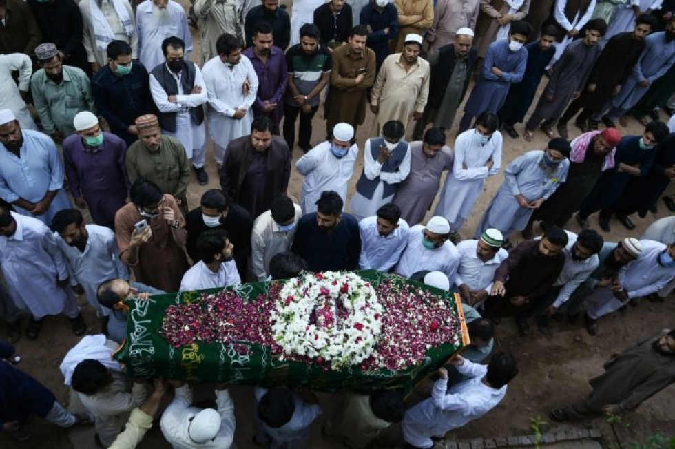 Pakistan International Airlines -lentoyhtiön kone putosi Karachissa keskelle asutusta. LEHTIKUVA/AFP