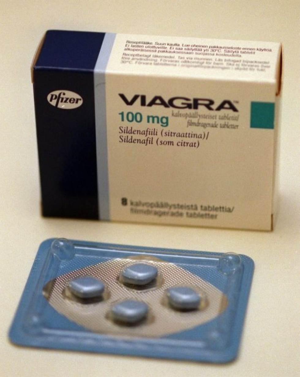 Potenssilääke Viagran paketti. LEHTIKUVA / KIMMO MÄNTYLÄ