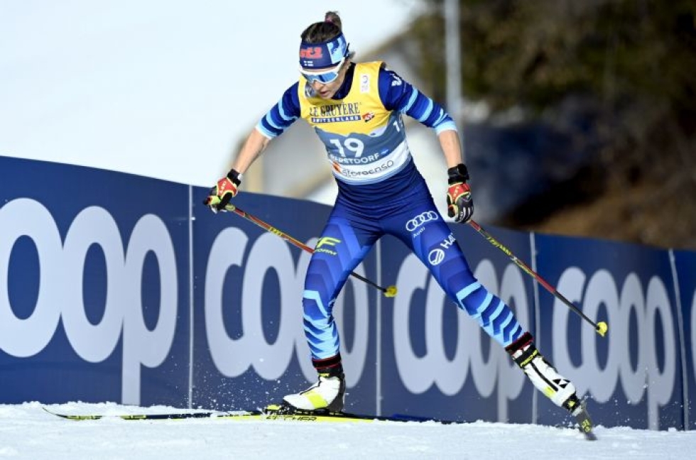Riitta-Liisa Roponen oli suomalaishiihtäjistä paras, hän oli naisten 10 kilometrin vapaan hiihtotavan matkalla kymmenes. LEHTIKUVA / Emmi Korhonen