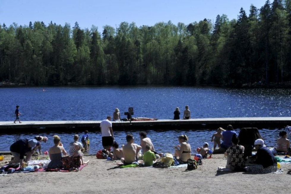 Kuusijärvi on suosittu uimapaikka. Lehtikuva / Timo Jaakonaho