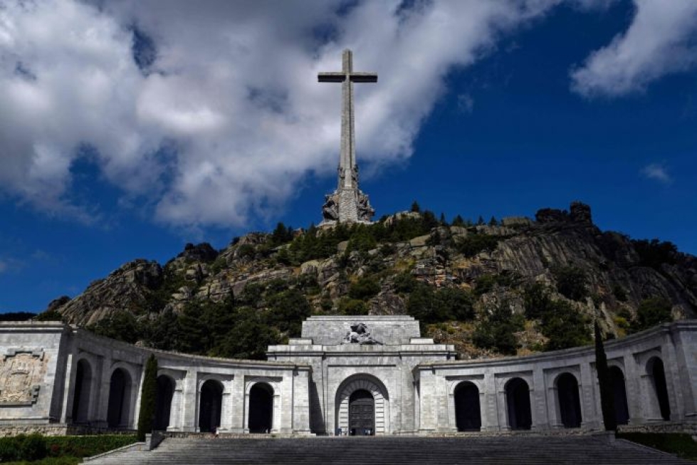 Franco on tähän asti ollut haudattuna Kaatuineiden laaksoon lähellä Madridia. Lehtikuva/AFP