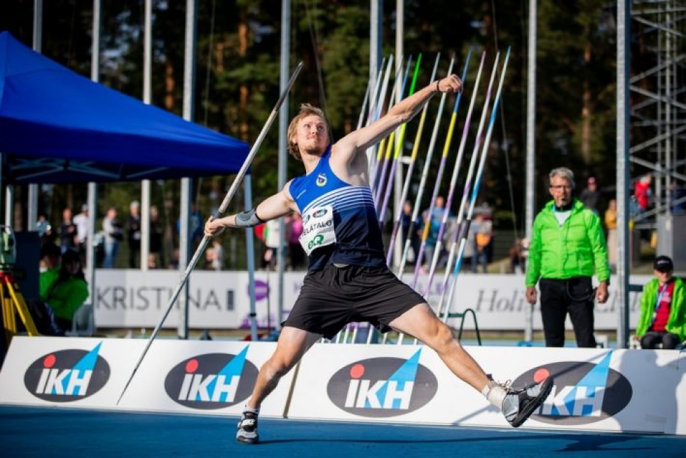 Joensuun Katajan Lassi Etelätalo saavutti uransa ensimmäisen Suomen mestaruuden Lappeenrannan Kalevan kisoissa elokuun alussa. Yli 84 metrin heitto toi paikan MM-kisoihin.