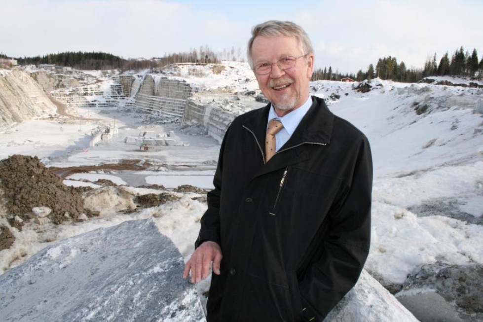 Juhani Lehikoinen kuvattu vuonna 2009 kaivoksen reunalla Juuan Nunnanlahdessa.