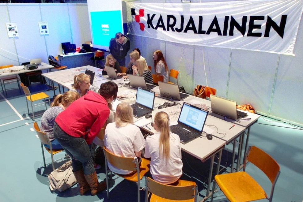 Karjalaisen toimittajakoulussa juttuja tekevät tänään Itä-Suomen koulun oppilaat.