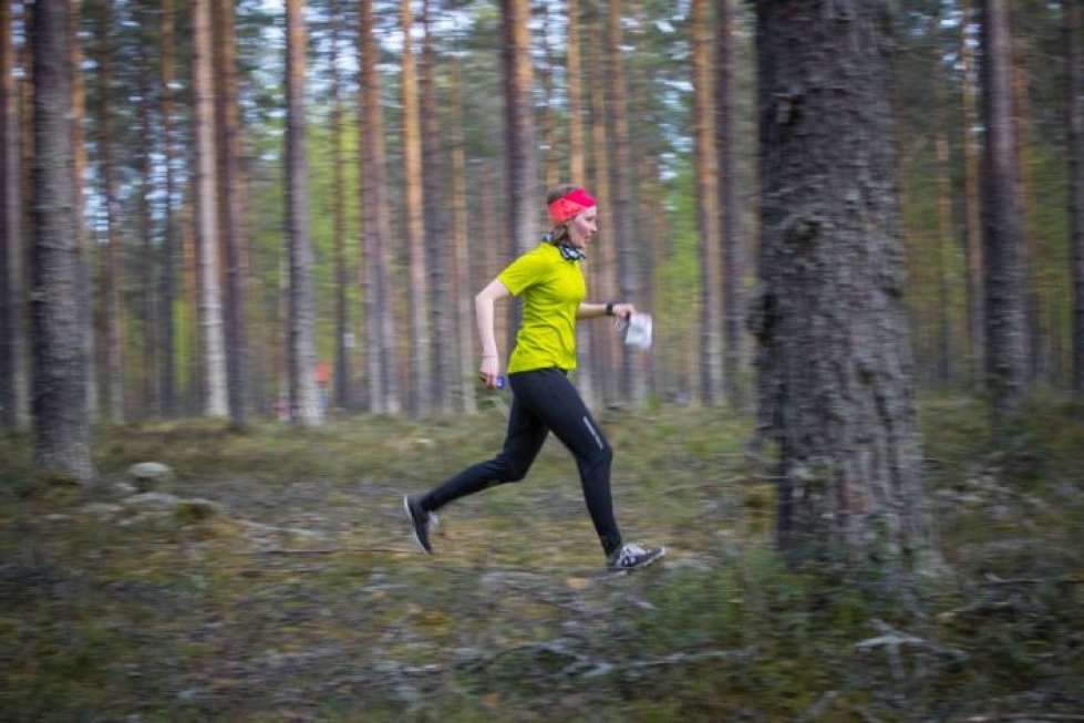 Viime kesänä suunnistamisen aloittanut Essi Hämäläinen osallistui torstaina Kalevan Rastin järjestämille kuntorasteille Kontiolahden Kerolankankaalla.