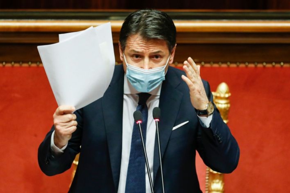 Italian pääministeri Giuseppe Conten hallitus selvisi parlamentin alahuoneen luottamuslauseäänestyksestä myöhään maanantaina parlamentin alahuoneessa, mutta senaatissa tehtävä on vaikeampi. LEHTIKUVA/AFP