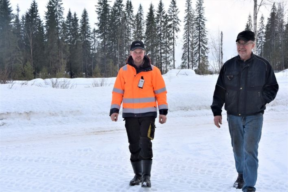 Martti Tiainen (vasemmalla) on toiminut yli kymmenen vuoden ajan yrittäjänä Nurmeksessa. Jukka Timonen aloitti yrittämisen metsäalalla 2000-luvulla oltuaan sitä ennen maatalousyrittäjä.