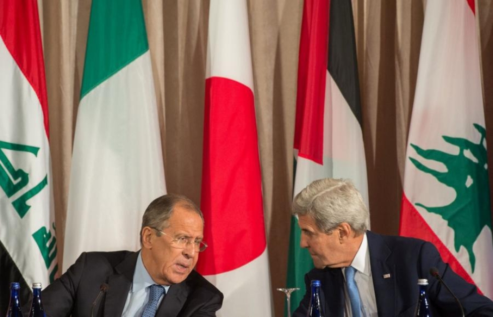 Venäjän ja Yhdysvaltojen ulkoministerit Sergei Lavrov (vas.) ja John Kerry jatkavat neuvotteluja. LEHTIKUVA/AFP