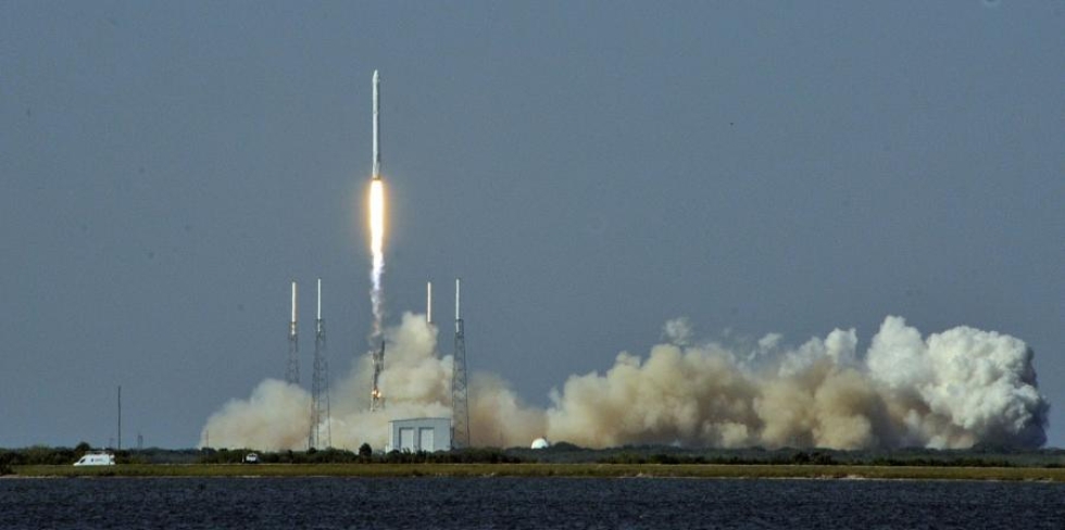 Yhdysvalloissa Floridassa yksityisen SpaceX-avaruusyrityksen laukaisupaikalla on tapahtunut räjähdys testin aikana, kertovat useat uutistoimistot. Lehtikuva/AFP.