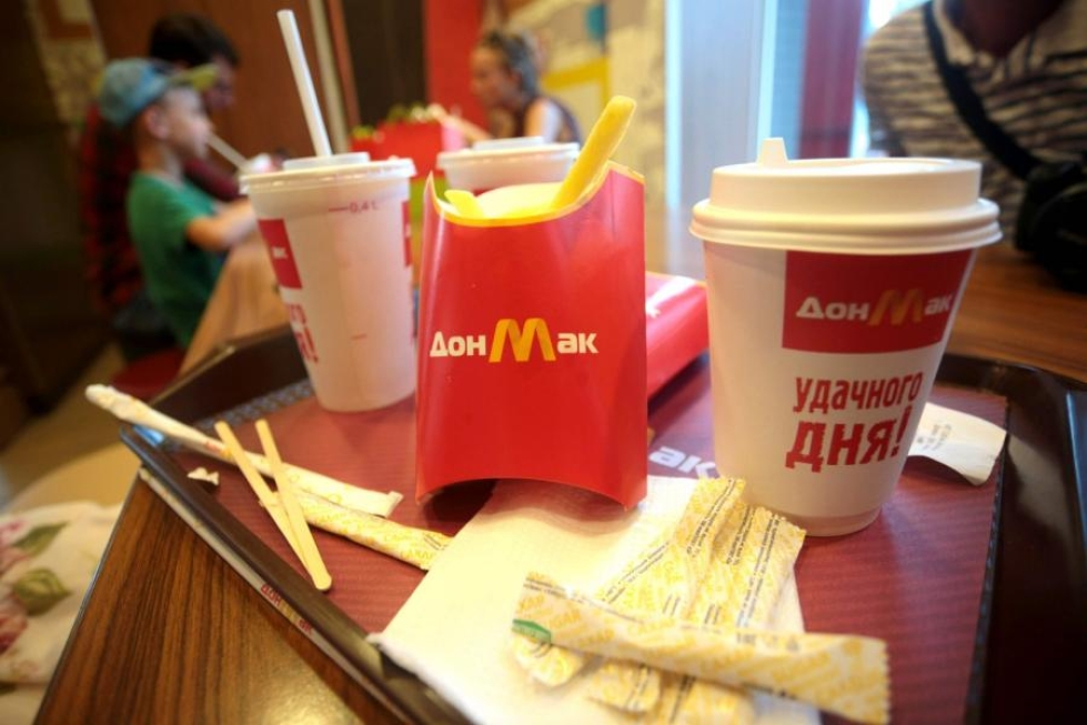 Myös Donetskin kaupungissa sijaitseva DonMac-hampurilaisravintola jäljittelee hampurilaisjätti McDonald'sin yritysilmettä. LEHTIKUVA/AFP